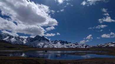 Laguna en el Nevado de Allincapac en la provincia de Carabaya de Puno