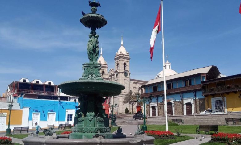 Pileta en la Plaza de armas de Moquegua