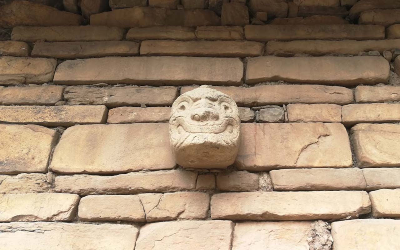 Cabeza clava en la ciudadela de Chavín De Huántar
